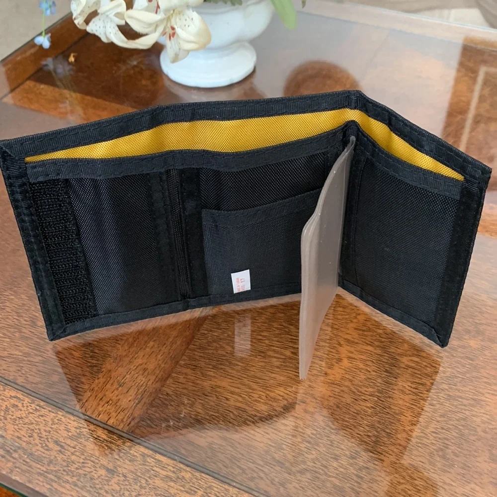 Vintage CLARIDGE CASH PLUS Casino Trifold Nylon Wallet Velcro Promotional 1980s